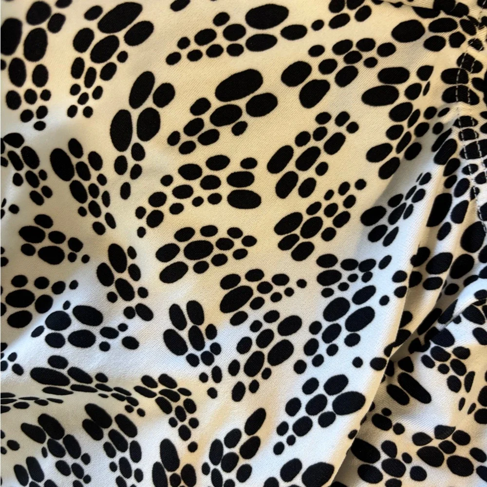 Nike Black and White Patterned One-Piece Swimsuit